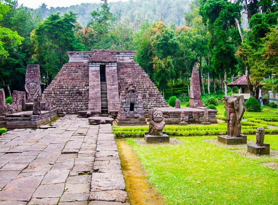 5 Days of Jomblang Cave Borobudur Sunrise Prambanan Sukuh Cetho Temples