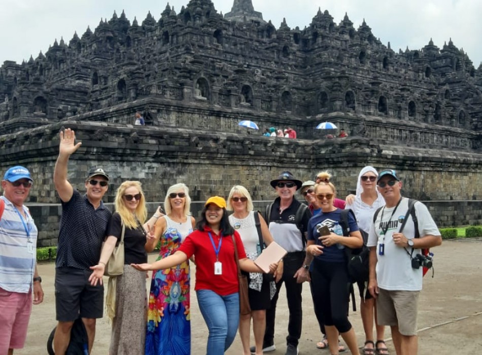 Volendam to Borobudur tour from Semarang Port