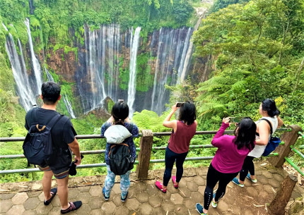 From Malang or Surabaya : Tumpak Sewu Waterfall Tour