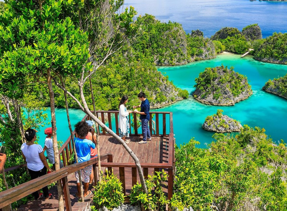 5D4N Raja Ampat - Piaynemo Tour Package