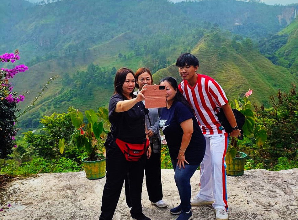 4D3N Lake Toba Samosir Island  Singapore