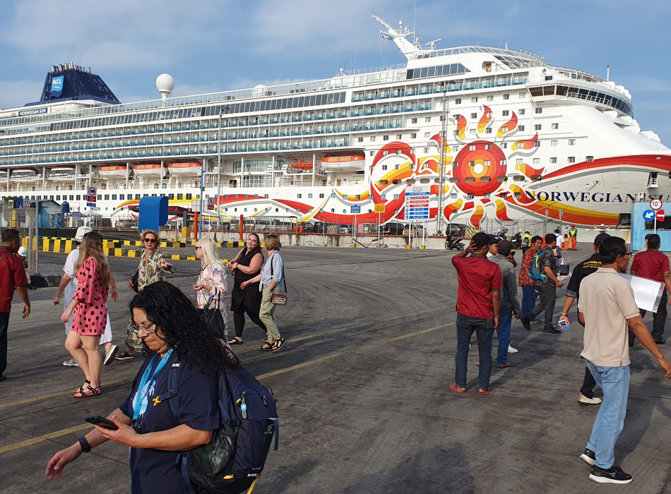 Borobudur Tour from Semarang Port Private Tour