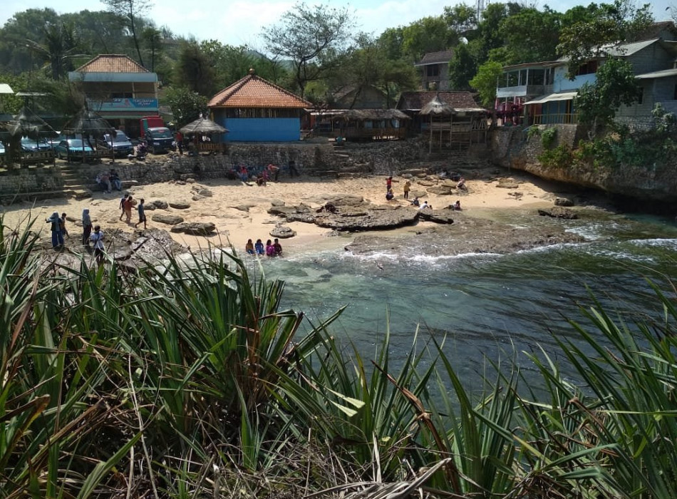 Jomblang Cave and Slili Beach